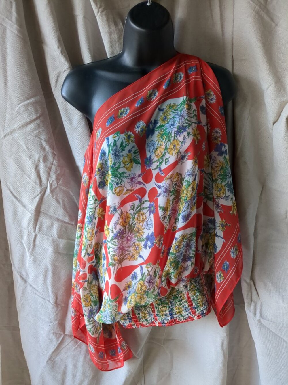 Med Flowered Blouse / Top with Split Sleeves  / Peek a Boo - Picture 2 of 14